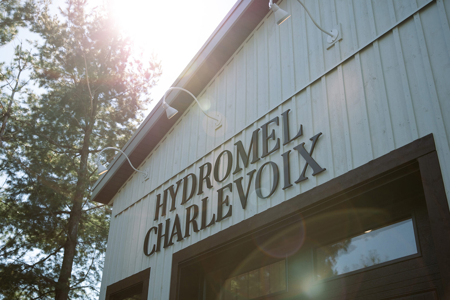 A-sunny-day-trying-honey-based-drinks-at-Hydromel-Charlevoix.-Courtesy-of-Hydromel-Charlevoix