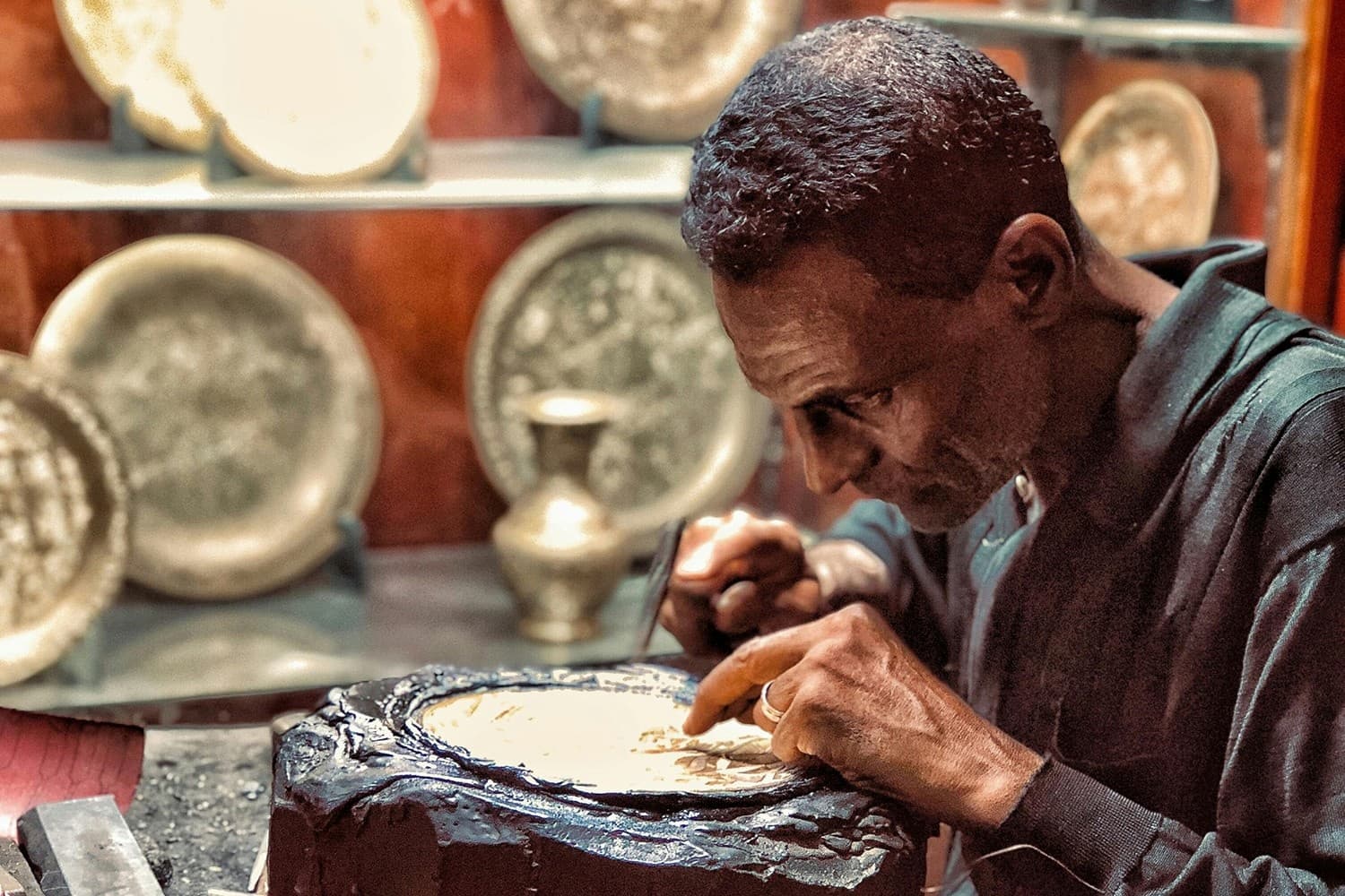 A copper artisan at work (1)